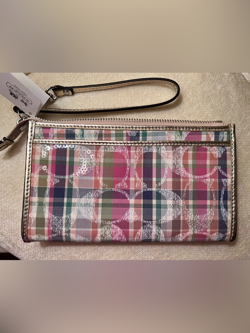 COACH POPPY GLAM
MADRAS SIGNATURE
GOLD TRIM WRISTLET - Picture 3 of 5